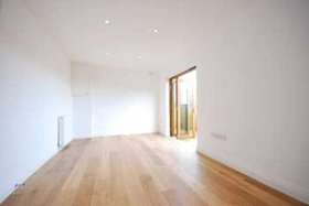 2 bedroom Flat for s...